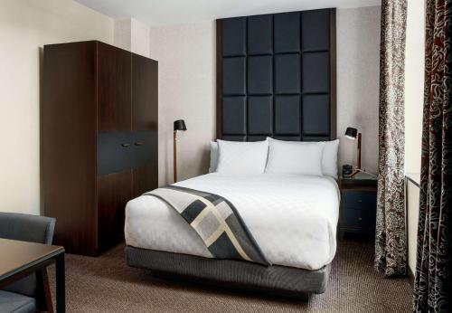 Queen Room room in Joinery Hotel Pittsburgh Curio Collection by Hilton