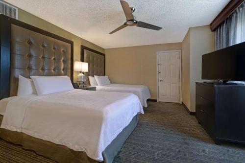 2 bedrooms, 5 beds