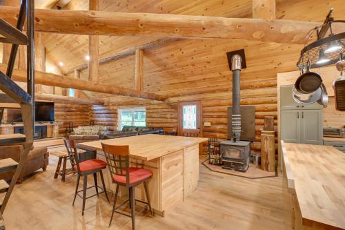 Secluded Greenville Cabin: Walk to Moosehead Lake! in Greenville (ME)