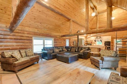 Secluded Greenville Cabin: Walk to Moosehead Lake! in Greenville (ME)