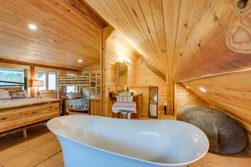 Secluded Greenville Cabin: Walk to Moosehead Lake! in Greenville (ME)