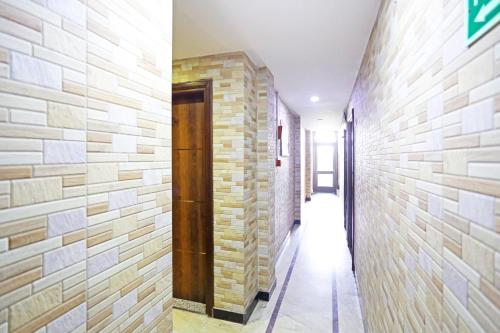 Hotel Preet Palace -5 Mints Walk From Nizamuddin Railway Station photo 4