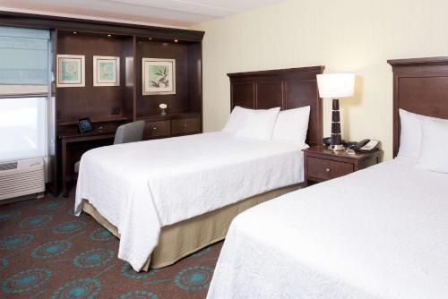 2 queen beds