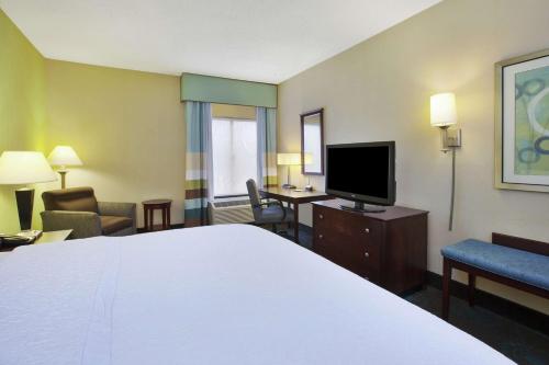 Hampton Inn & Suites South Bend - image 10