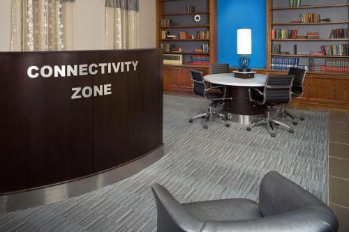 DoubleTree by Hilton Hotel Chicago Wood Dale - Elk Grove in Wood Dale, USA