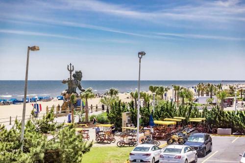 Hampton Inn Virginia Beach Oceanfront North - image 2