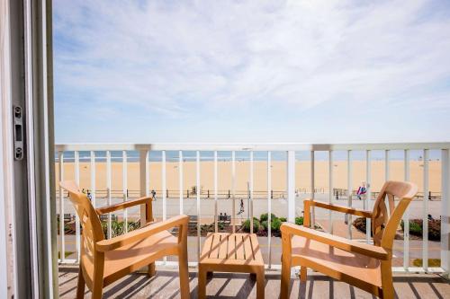 King Studio Suite with Balcony and Oceanfront - Non-Smoking image 3
