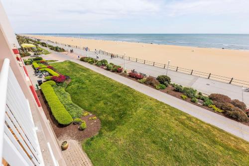 Hampton Inn Virginia Beach Oceanfront North - image 8