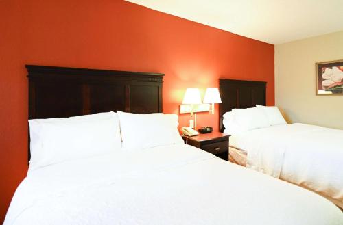 2 queen beds