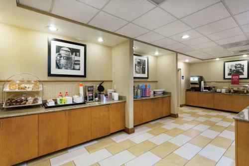 Hampton Inn Petersburg - Southpark Mall