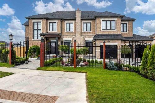 B&B Stouffville - Newly build Estate home 40min from Airport - Bed and Breakfast Stouffville