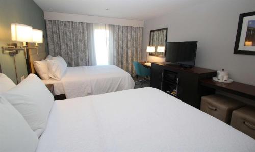 2 queen beds
