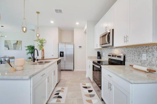 Luxury Retreat: Soulful Design. Pet Friendly 3/2.5 Townhome in Jensen Beach, USA