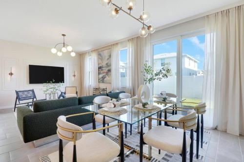 Luxury Retreat: Soulful Design. Pet Friendly 3/2.5 Townhome in Jensen Beach, USA
