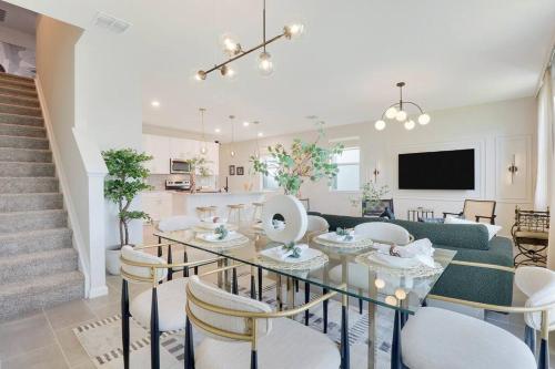 Luxury Retreat: Soulful Design. Pet Friendly 3/2.5 Townhome in Jensen Beach, USA
