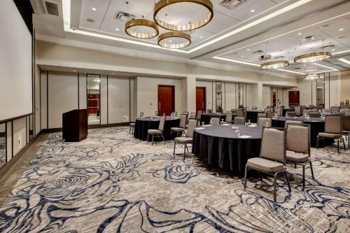 Hilton Garden Inn Virginia Beach Oceanfront - image 3