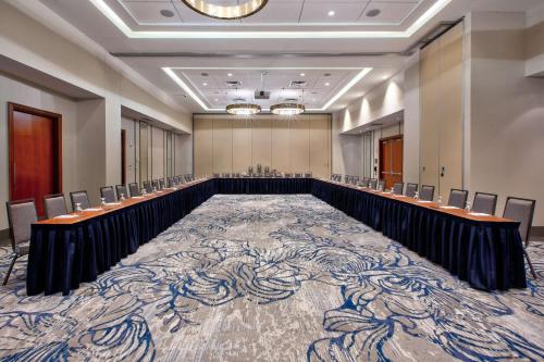 Hilton Garden Inn Virginia Beach Oceanfront - image 8