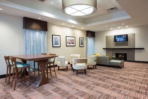 DoubleTree by Hilton Hotel Grand Rapids Airport