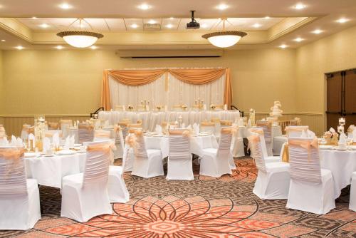 DoubleTree by Hilton Grand Rapids-Airport - image 6