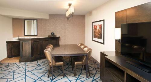 Embassy Suites by Hilton Detroit - Livonia/Novi - image 7