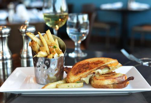 DoubleTree by Hilton San Francisco Airport North - image 7