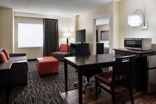 Queen Suite with Two Queen Beds - Mobility Access/Non-Smoking