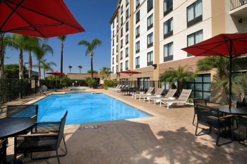 Hampton Inn & Suites Anaheim Garden Grove - image 9