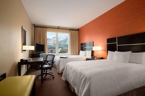 2 queen beds