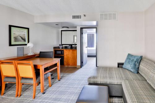 Two-Room King Suite - Non-Smoking image 6