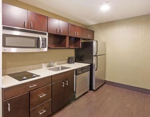 Kitchen, Homewood Suites by Hilton® Dallas Downtown, TX near Old Red Museum