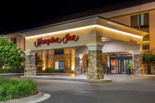. Hampton Inn Adel