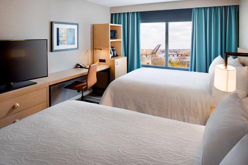 Two-Bedroom Suite with Two Queen Beds and Harbour View