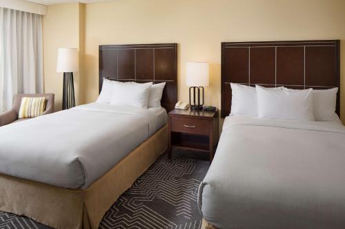 2 queen beds