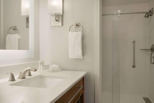 2 bedrooms, 4 beds