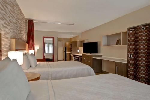 Queen Studio with Two Queen Beds - Non-Smoking room in Home2 Suites By Hilton San Antonio Riverwalk