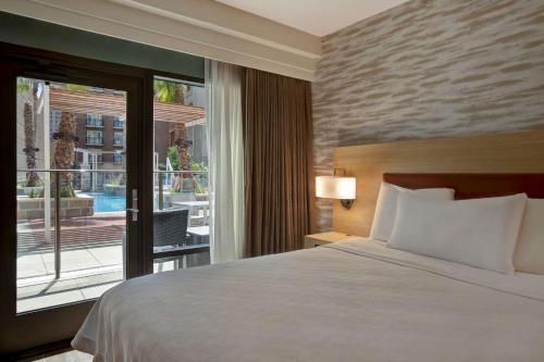 Queen Studio with Two Queen Beds Cabana - Non-Smoking image 2
