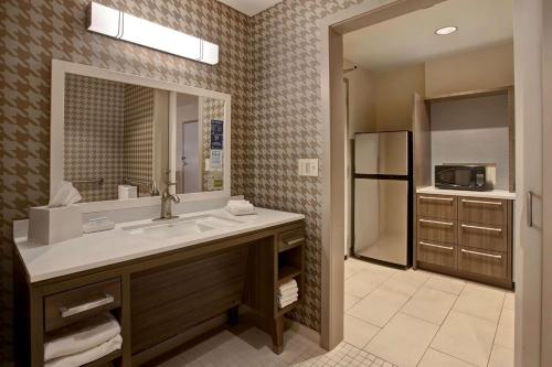Studio Suite with Two Queen Beds - Hearing Access/Non-Smoking image 1