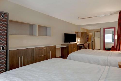 Studio Suite with Two Queen Beds - Hearing Access/Non-Smoking image 6