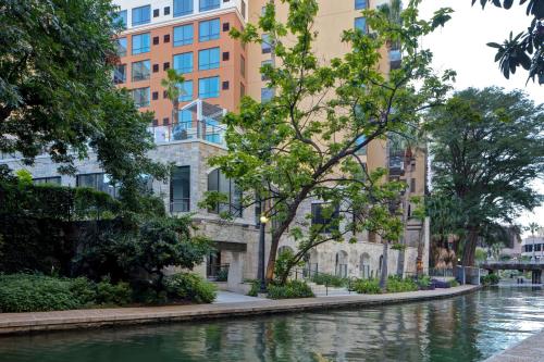 Hampton Inn By Hilton & Suites San Antonio Riverwalk