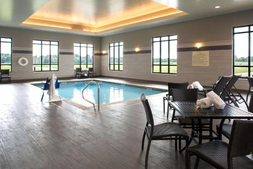 Hampton Inn & Suites Pittsburg Kansas Crossing - image 11