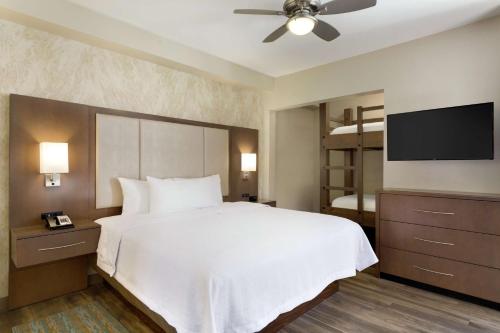 2 bedrooms, 3 beds