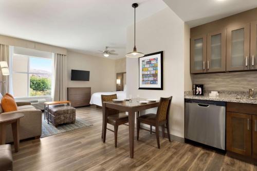 Homewood Suites by Hilton Moab - image 2