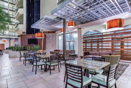 Embassy Suites by Hilton Nashville Airport in Nashville, USA
