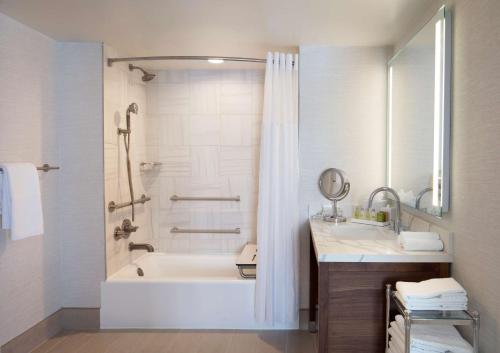 Hilton Santa Monica Hotel & Suites Room Type - One-Bedroom King Suite - Hearing Access Hilton Santa Monica Hotel & Suites Room Type - One-Bedroom King Suite - Hearing Access