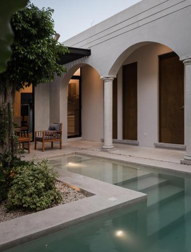 2 Bedrooms w/tv room and studio w/pool and garage in Mérida, Mexico