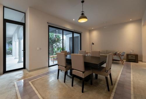 2 Bedrooms w/tv room and studio w/pool and garage in Mérida, Mexico