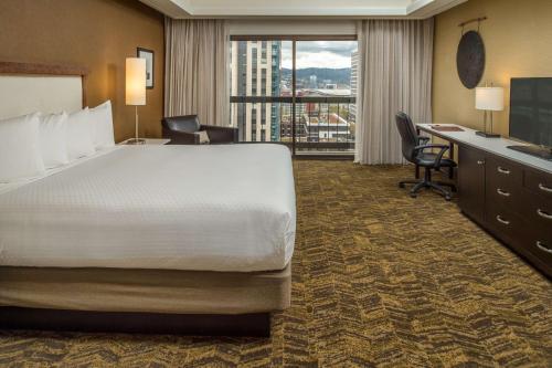 DoubleTree by Hilton Portland - image 11