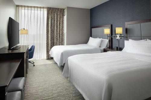 Hampton Inn By Hilton & Suites Teaneck/Glenpointe