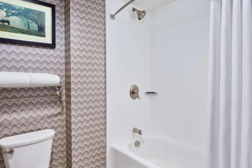Homewood Suites By Hilton Teaneck Glenpointe - image 11