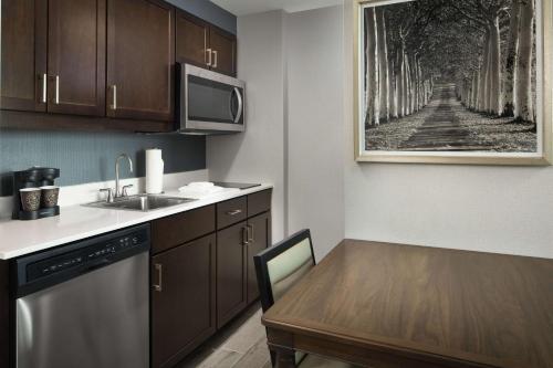 Homewood Suites By Hilton Teaneck Glenpointe